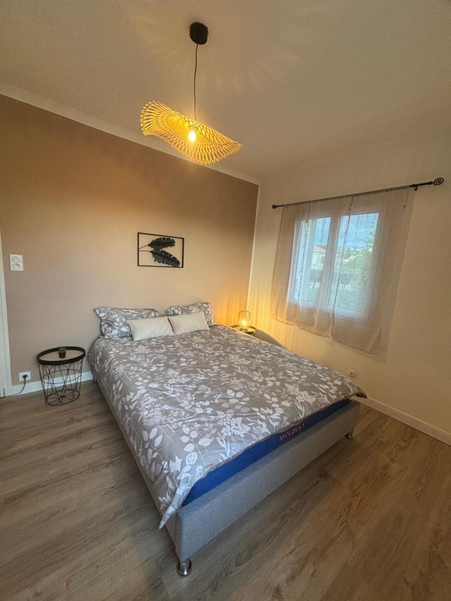 Sky Housse Villa อาเลส ภายนอก รูปภาพ